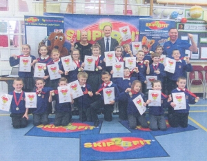 Douglas Carswell MP visits Skip2Bfit skipping workshop at Holland Park Primary School